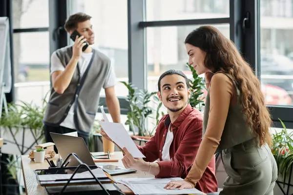 Colleagues share perspectives during a office meeting. — Stock Photo