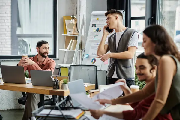 Professionals converse casually while in office. — Stock Photo