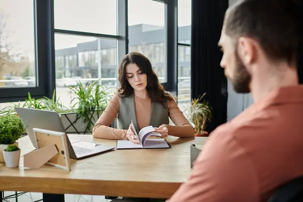Team members engage in a serious conversation about employment changes. — Stock Photo
