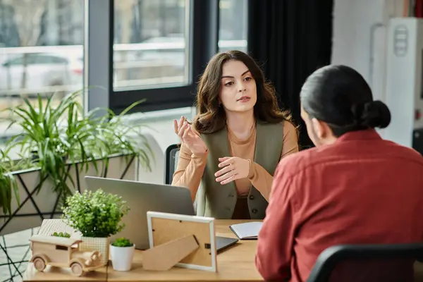 Colleagues converse thoughtfully during a challenging layoff process. — Stock Photo