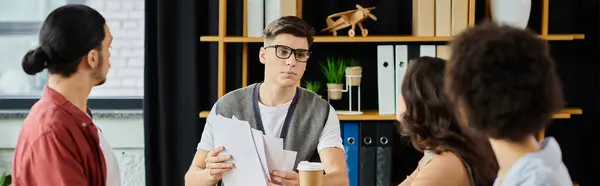 Professionals engage in a serious discussion about work while dressed elegantly. — Stock Photo