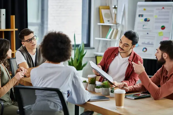 Team members discuss challenges and support while at work. — Stock Photo