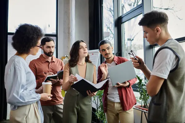 Team members share thoughts and ideas in a stylish, relaxed office atmosphere. — Stock Photo