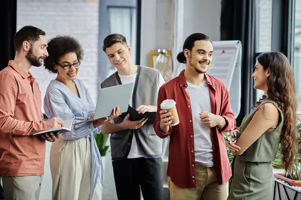 Professionals converse in a relaxed setting amidst a challenging time. — Stock Photo