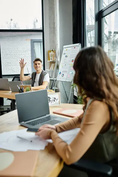 Coworkers share a moment of connection in office. — Stock Photo