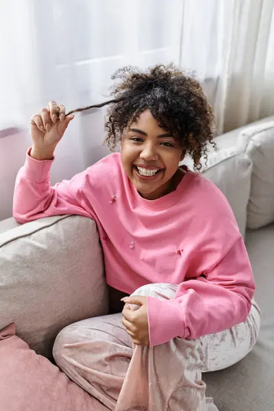 Happy moment of a young woman lounging comfortably at home. — Stock Photo