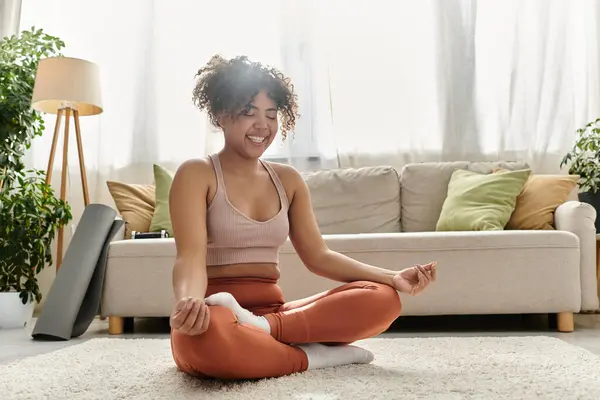 She relaxes in a serene space, practicing mindfulness and self care. — Stock Photo