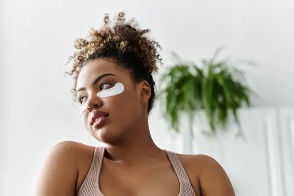 Relaxing at home, a young woman indulges in a soothing self care routine. — Stock Photo