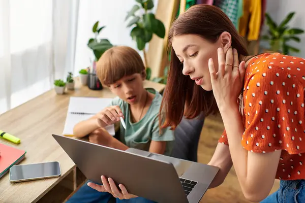 Mother and son share a special moment, engaging with a laptop in their cozy space. — Stock Photo