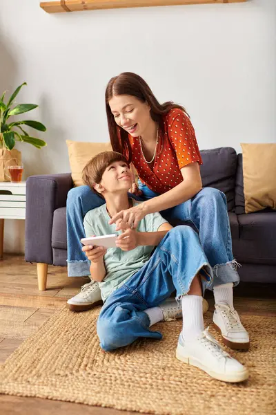 A mother lovingly engages with her hearing impaired son, sharing a joyful moment together. — Stock Photo