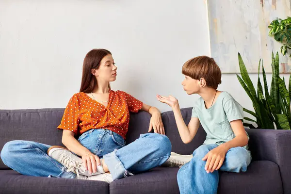 A mother and her son share a heartfelt conversation in their cozy living room. — Stock Photo