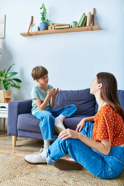 A mother engages in a heartfelt conversation with her son. — Stock Photo