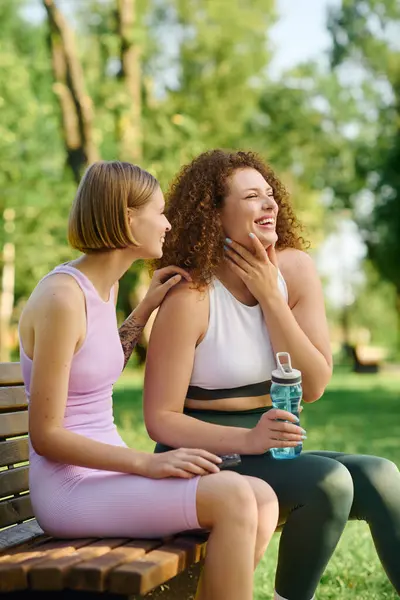 A loving couple shares laughter while relaxing outdoors. — Stock Photo