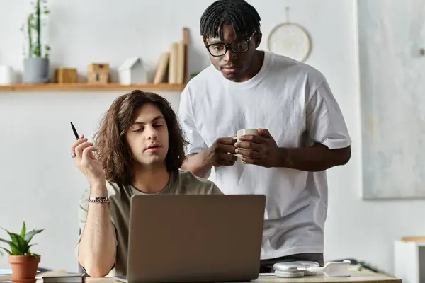 Two partners share a warm moment at home, engaging with their laptop and each other lovingly. — Stock Photo
