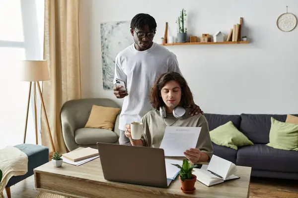 In a cozy living space, two partners bond over work and coffee, savoring each other. — Stock Photo