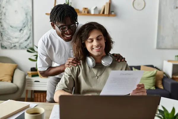 Two partners share a warm moment, collaborating on a project in their comfortable home space. — Stock Photo