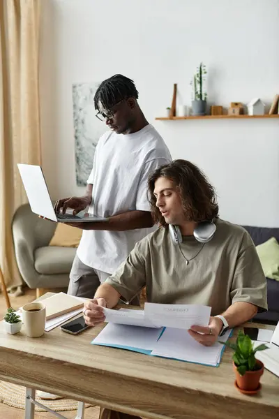 Two partners share a productive moment surrounded by their home comforts, focused and engaged. — Stock Photo