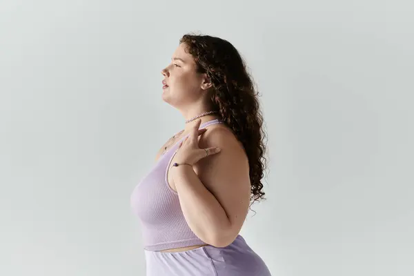A confident plus size woman showcases her beauty in a soft, elegant pose that inspires self love. — Stock Photo