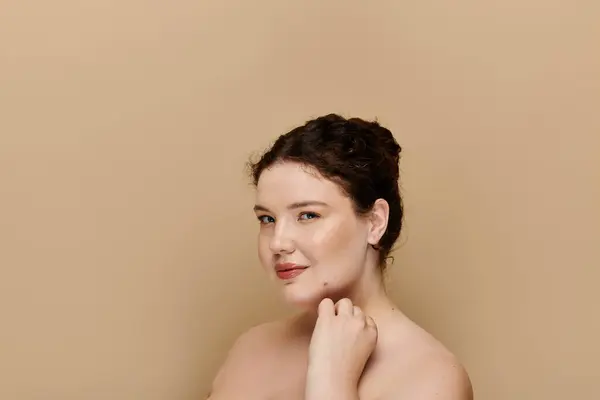 A beautiful plus size woman radiates confidence while showcasing her elegance in a warm setting. — Stock Photo