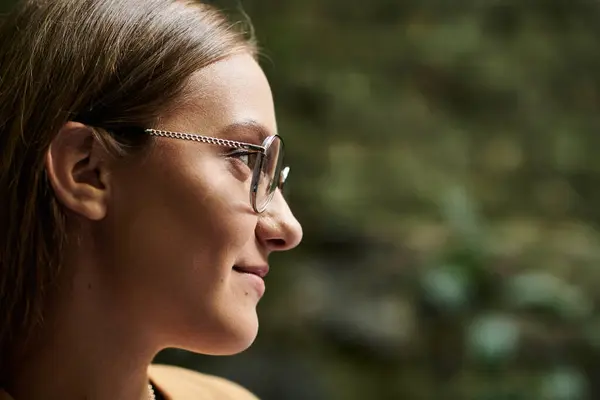 A young woman radiating confidence and smile — Stock Photo