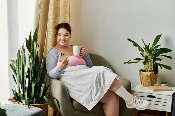 Joyful woman holding smartphone at home. — Stock Photo
