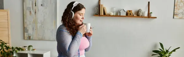 Radiant woman with curly hair and comfy vibrant attire at home. — Stock Photo