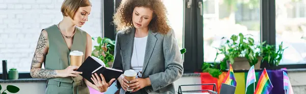 Two colleagues passionately share ideas while celebrating inclusivity in a vibrant workspace. — Stock Photo