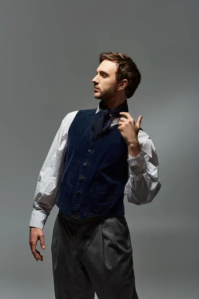A dapper man showcases his unique fashion sense, exuding charm and sophistication. — Stock Photo