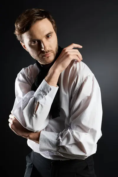 A stylishly dressed man presents an elegant stance, showcasing his fashion and charisma. — Stock Photo