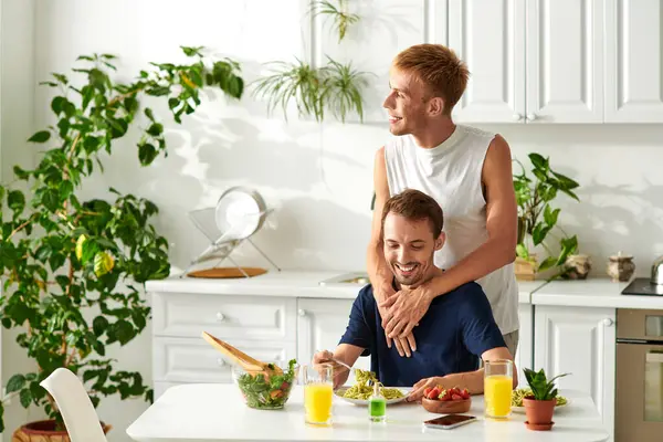 A happy couple enjoying each others company in a trendy kitchen. — Stock Photo
