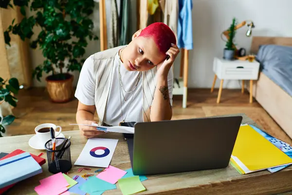 Concentrating on her work, a young woman reflects at her desk amid a creative home setup. — Stock Photo