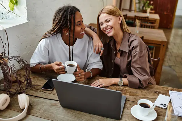 A happy multicultural couple shares laughter and warmth over coffee at a cozy cafe. — Stock Photo