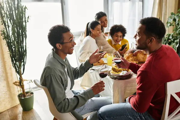 A group of friends shares a festive Thanksgiving meal, filled with laughter and warm memories. — Stock Photo