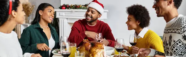 Joyful friends enjoy a delightful Christmas feast, sharing laughter and memories together. — Stock Photo