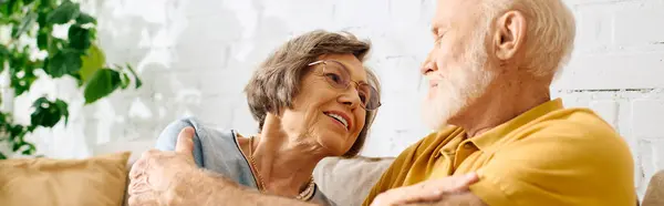 A caring wife supports her husband with diabetes in a warm, nurturing home environment. — Stock Photo