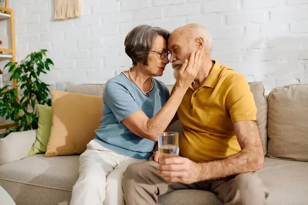 A devoted wife lovingly supports her husband at home while managing his diabetes together. — Stock Photo