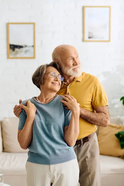 A loving wife assists her husband with diabetes, creating a warm atmosphere at home. — Stock Photo