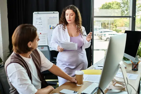 A plus size woman discusses ideas passionately with her male friend in an office environment. — Stock Photo