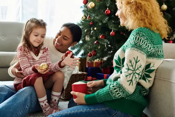 A loving family enjoys each others company while celebrating the festive season together. — Stock Photo