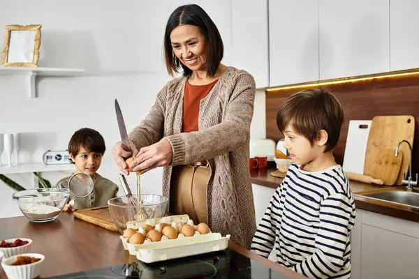 A cheerful grandmother teaches her grandsons to bake delicious holiday treats in a warm kitchen. — Stock Photo