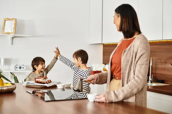 A joyful family enjoys baking together in their stylish kitchen, creating holiday treats and memories. — Stock Photo