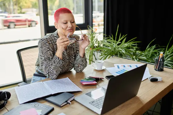 The bald woman enjoys brainstorming ideas while surrounded by plants during her workday. — Stock Photo