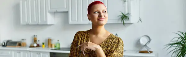 A bald woman with a radiant smile showcases her style in a contemporary kitchen filled with plants — Stock Photo