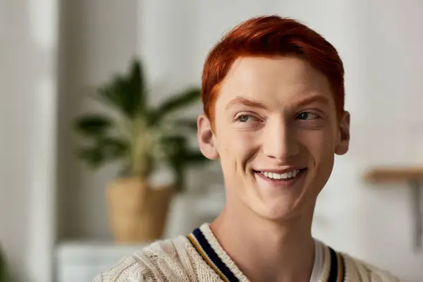 The young man smiles warmly, reflecting the festive spirit of Christmas in a cheerful atmosphere. — Stock Photo