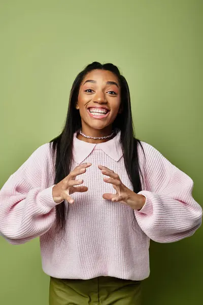 A young woman in stylish autumn clothing showcases her happiness with an animated gesture. — Stock Photo