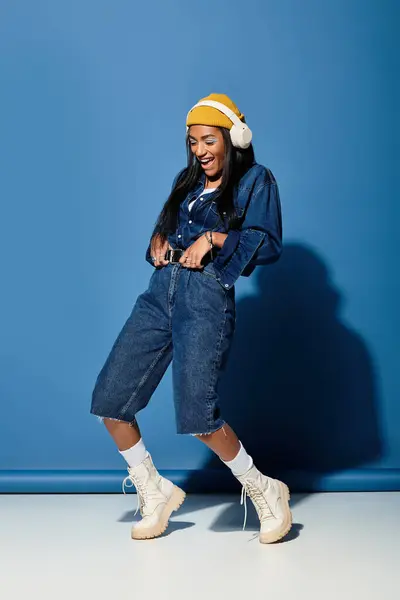 A fashionable young woman enjoys a moment of joy while modeling warm autumn attire. — Stock Photo