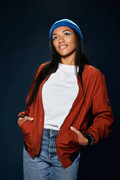Dressed in warm autumn attire, a young woman poses confidently, radiating seasonal charm. — Stock Photo