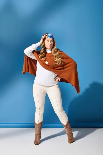 A young woman in a stylish cape stands proudly, exuding confidence and individuality. — Stock Photo