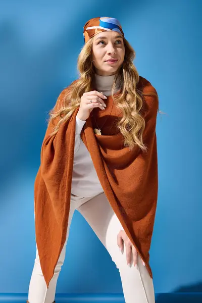 A young beautiful plus size woman models a chic outfit while showcasing her playful confidence. — Stock Photo