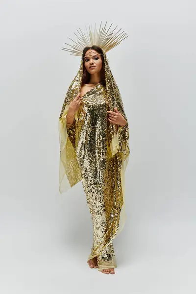 An enchanting African American goddess dazzles in a golden dress and radiant crown, exuding elegance. — Stock Photo